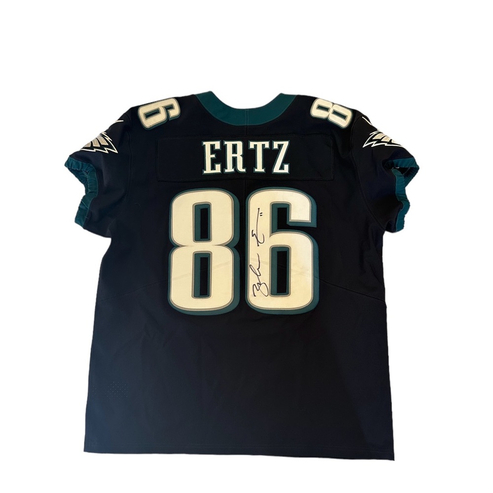 Philadelphia Eagles Zach Ertz signed authentic jersey.